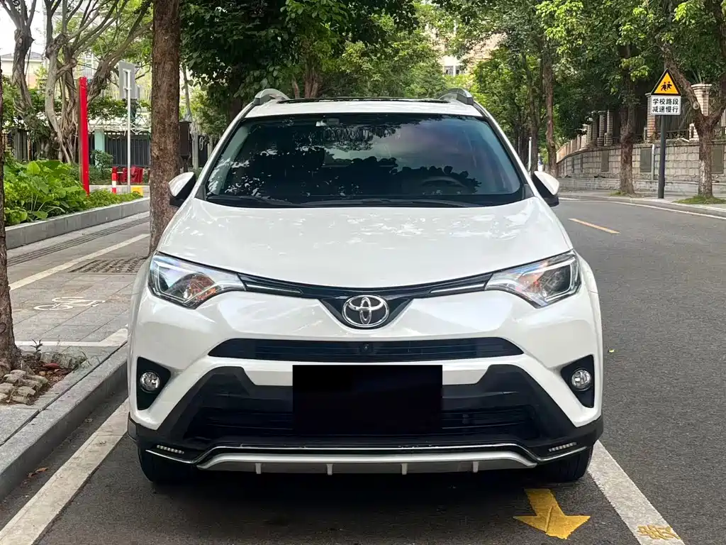 Toyota RAV4 2018 — фото 2