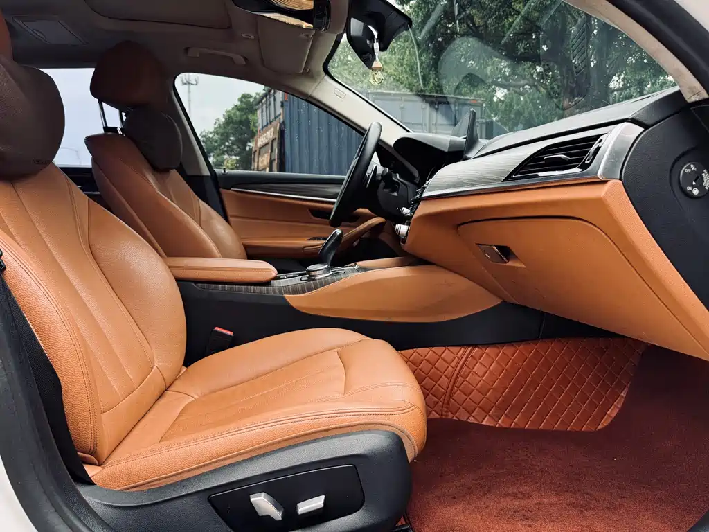 BMW 5 Series 2018 — фото 24