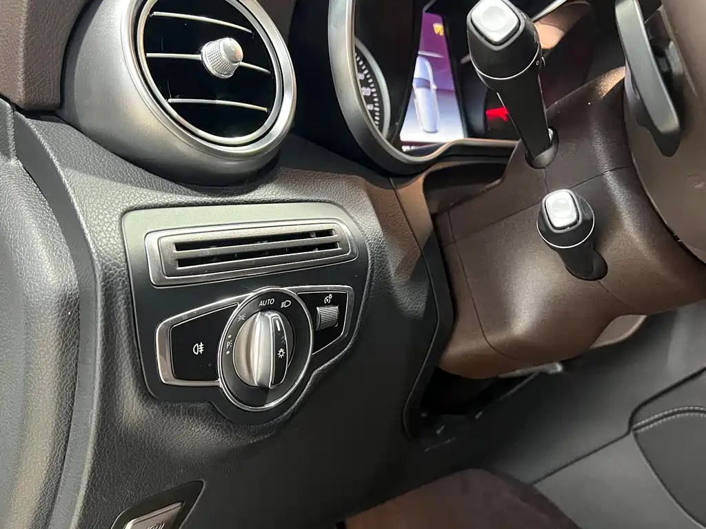 Mercedes-Benz GLC 2019 — фото 18