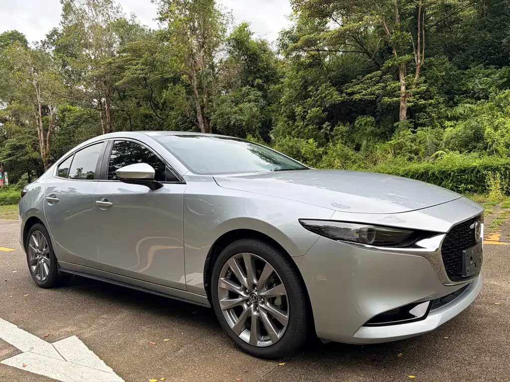 Mazda 3 Axela 2022 — фото 3