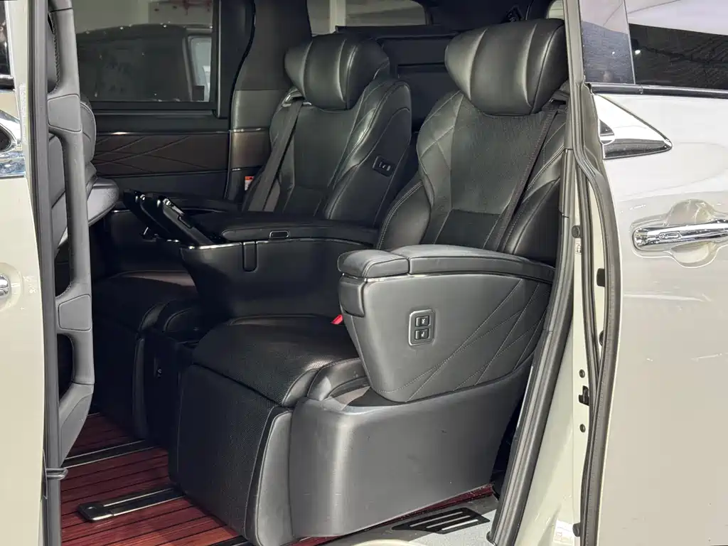 Toyota Alphard 2024 — фото 15