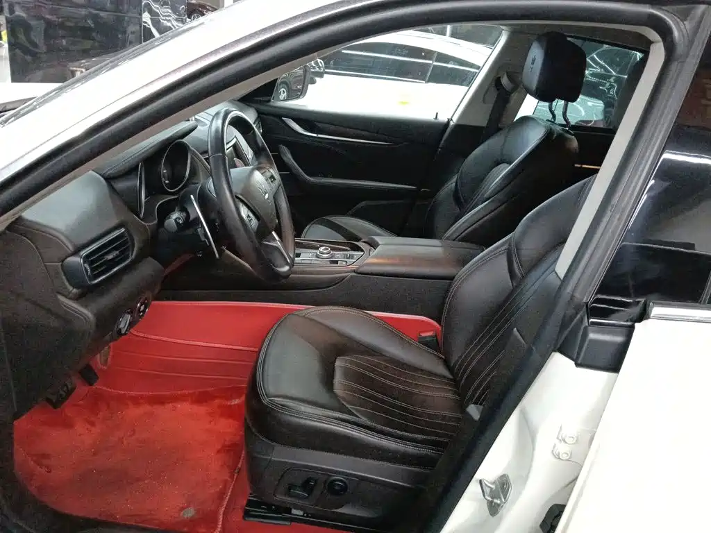 Maserati Levante 2017 — фото 15