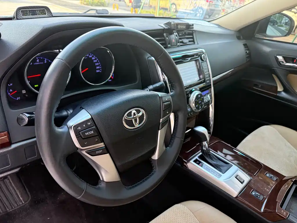 Toyota Reiz 2015 — фото 13