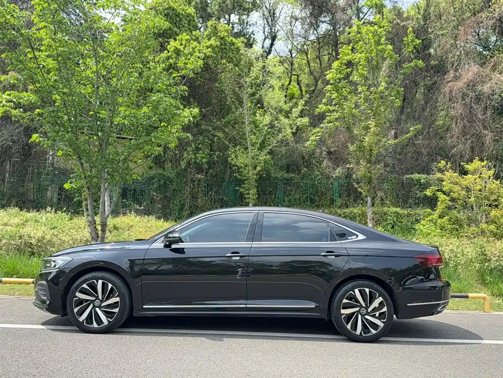 Volkswagen Passat 2024 — фото 25