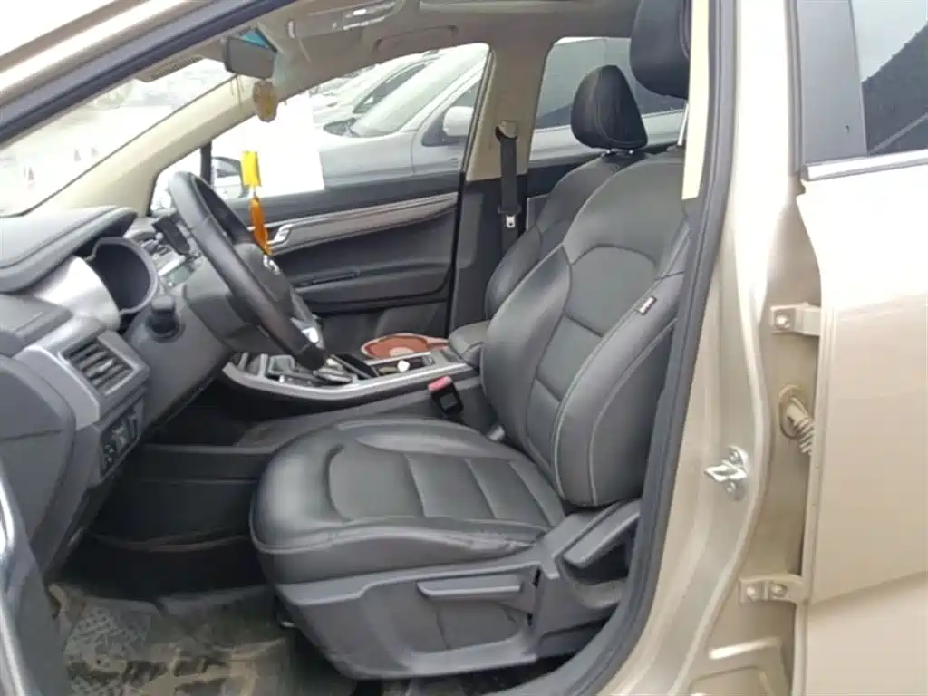 Geely Emgrand GS 2020 — фото 11