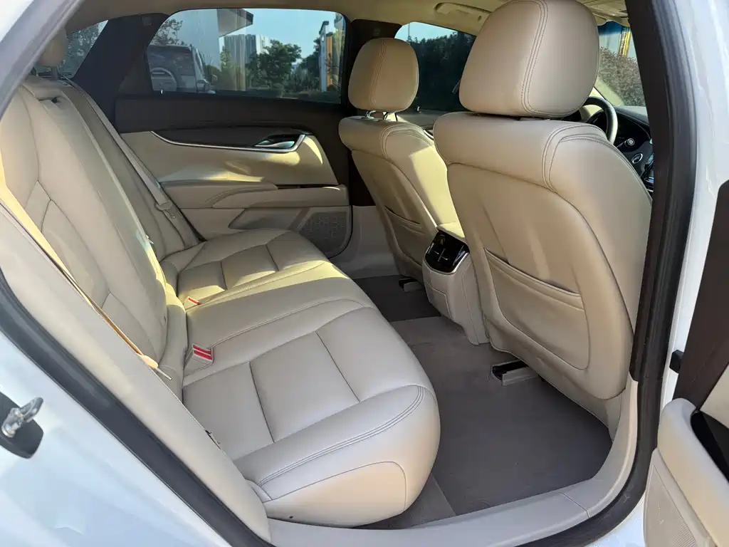 Cadillac XTS 2017 — фото 12