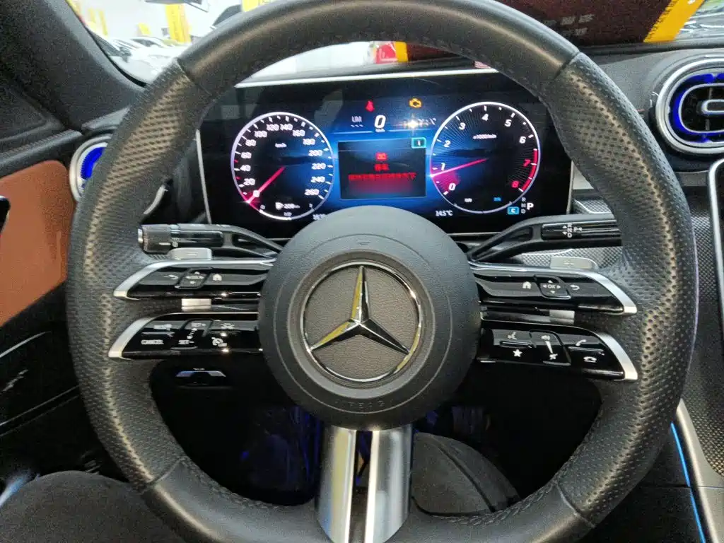 Mercedes-Benz C-Class 2024 — фото 11