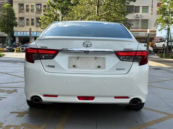 Toyota Reiz 2015
