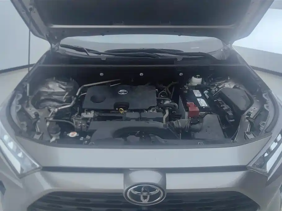 Toyota RAV4 2021 — фото 10