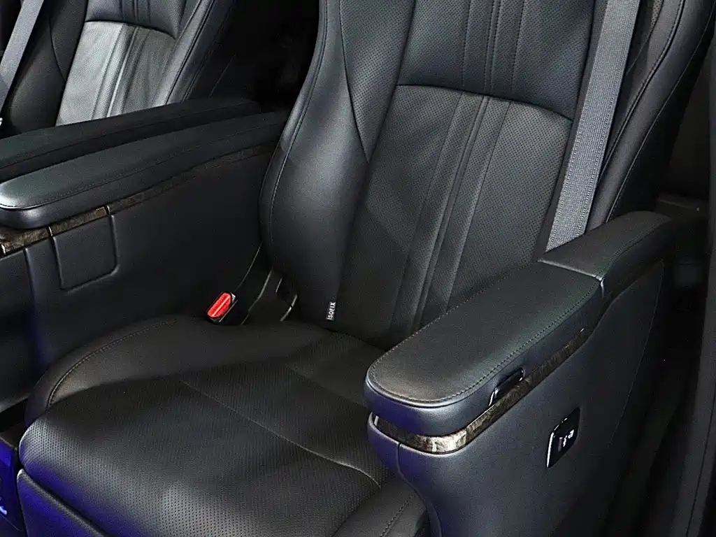 Toyota Vellfire 2022 — фото 12