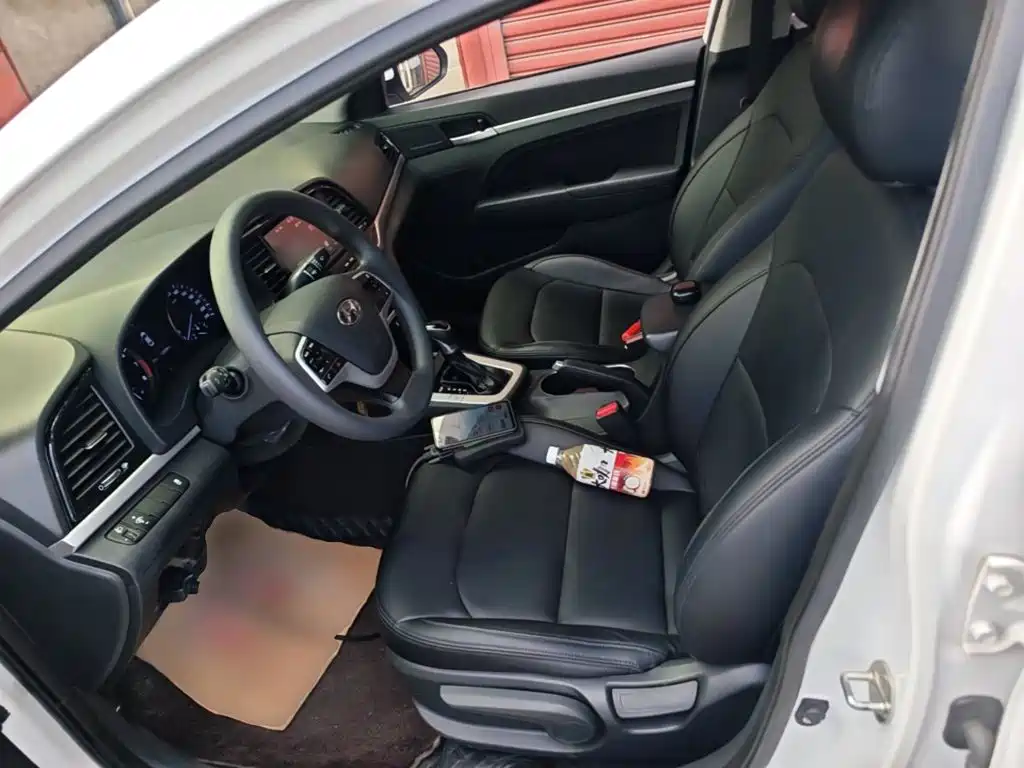 Hyundai Elantra 2017 — фото 15