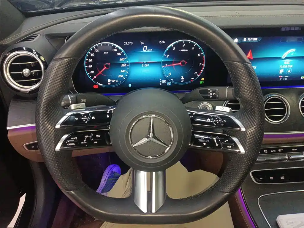 Mercedes-Benz E-Class 2023 — фото 10