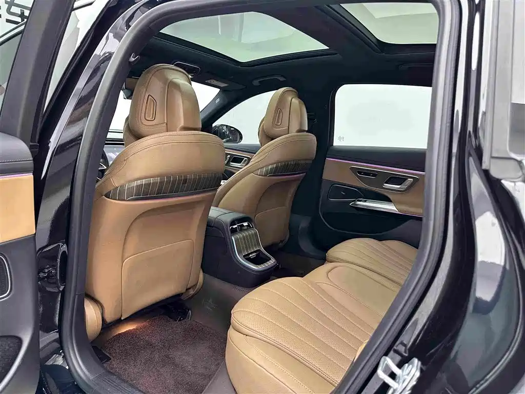 Mercedes-Benz E-Class 2024 — фото 19