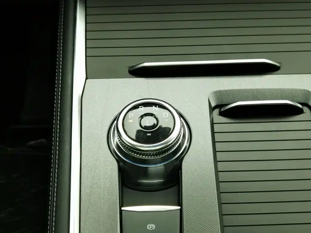 Ford Explorer 2025 — фото 13