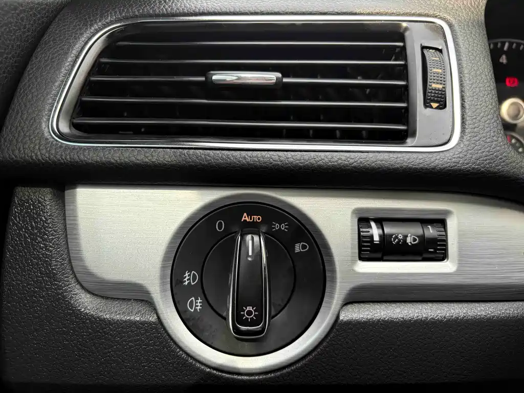 Volkswagen Passat 2014 — фото 11