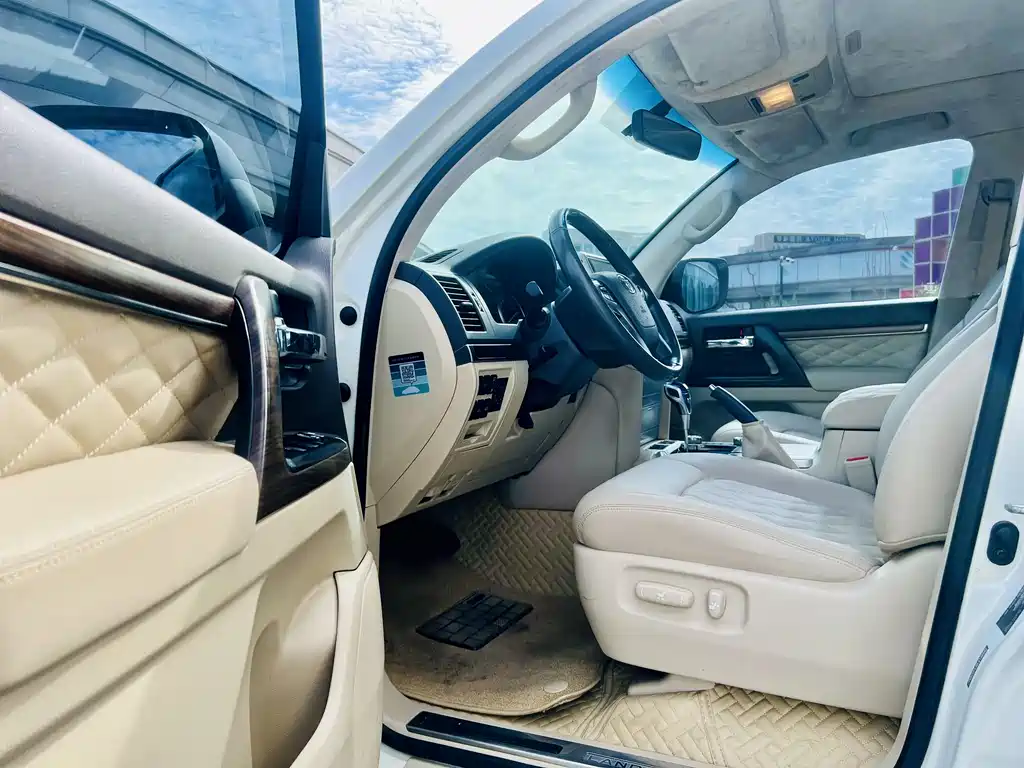 Toyota Land Cruiser 2020 — фото 6