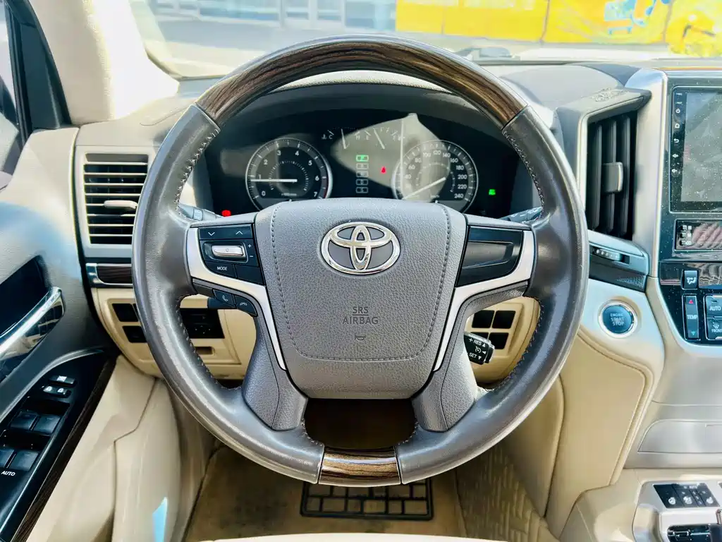 Toyota Land Cruiser 2020 — фото 9