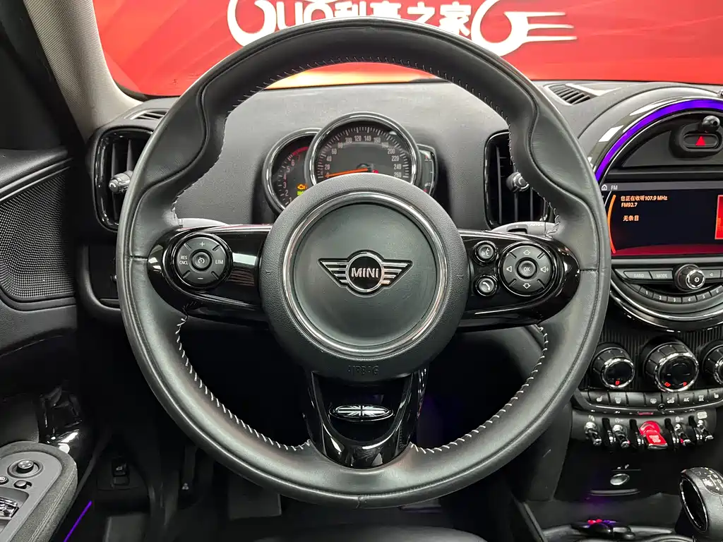 MINI Countryman 2019 — фото 12