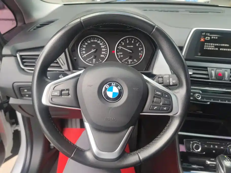BMW 2 Series Station Wagon 2017 — фото 15