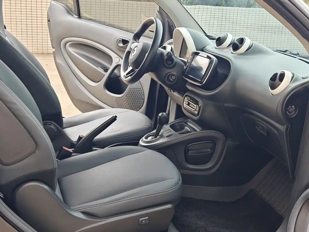 smart Fortwo 2017 — фото 18
