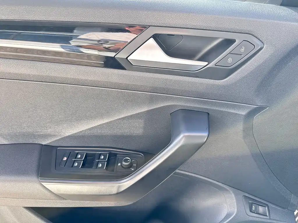 Volkswagen T-Roc 2020 — фото 16
