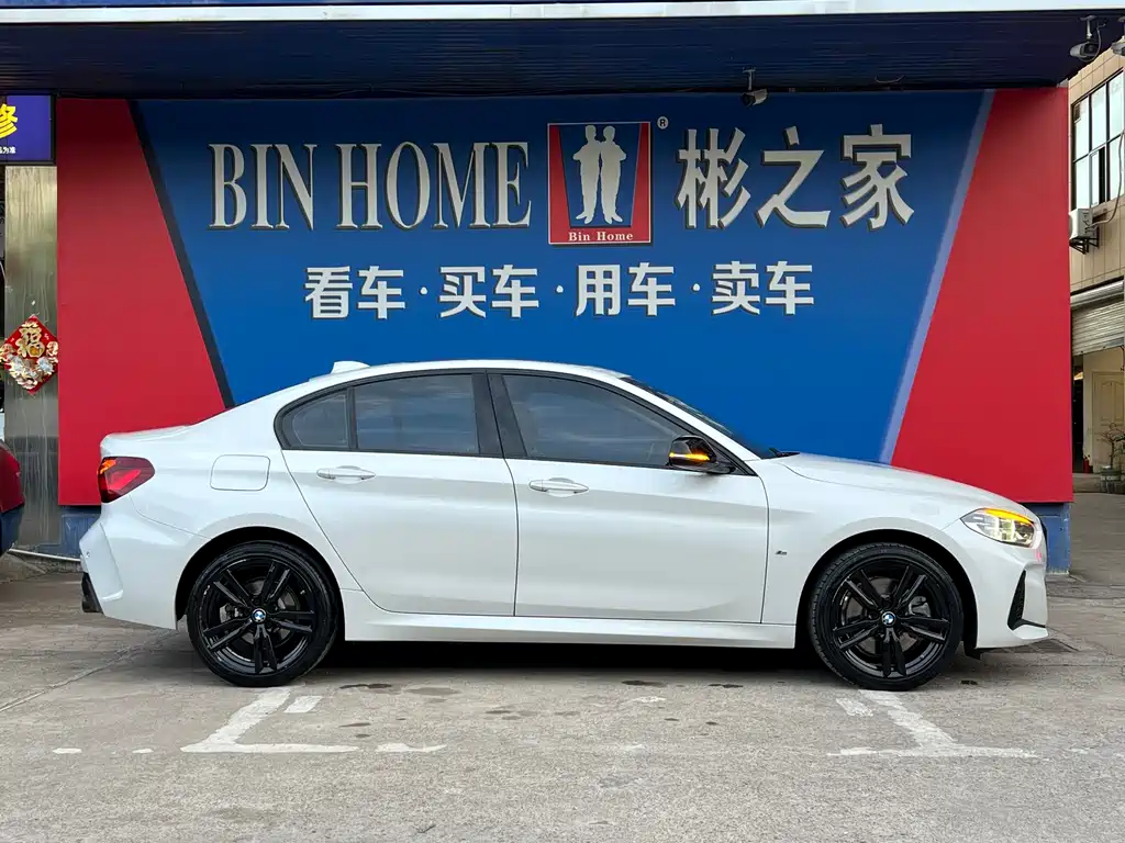 BMW 1 Series 2023 — фото 11