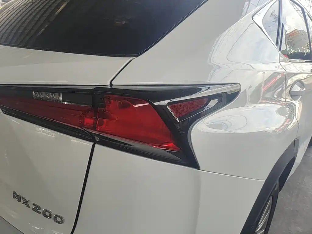 Lexus NX 2018 — фото 8
