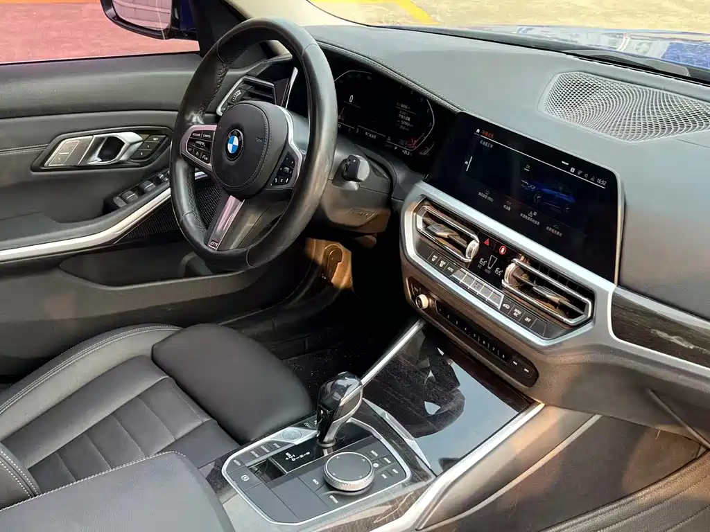 BMW 3 Series 2019 — фото 10