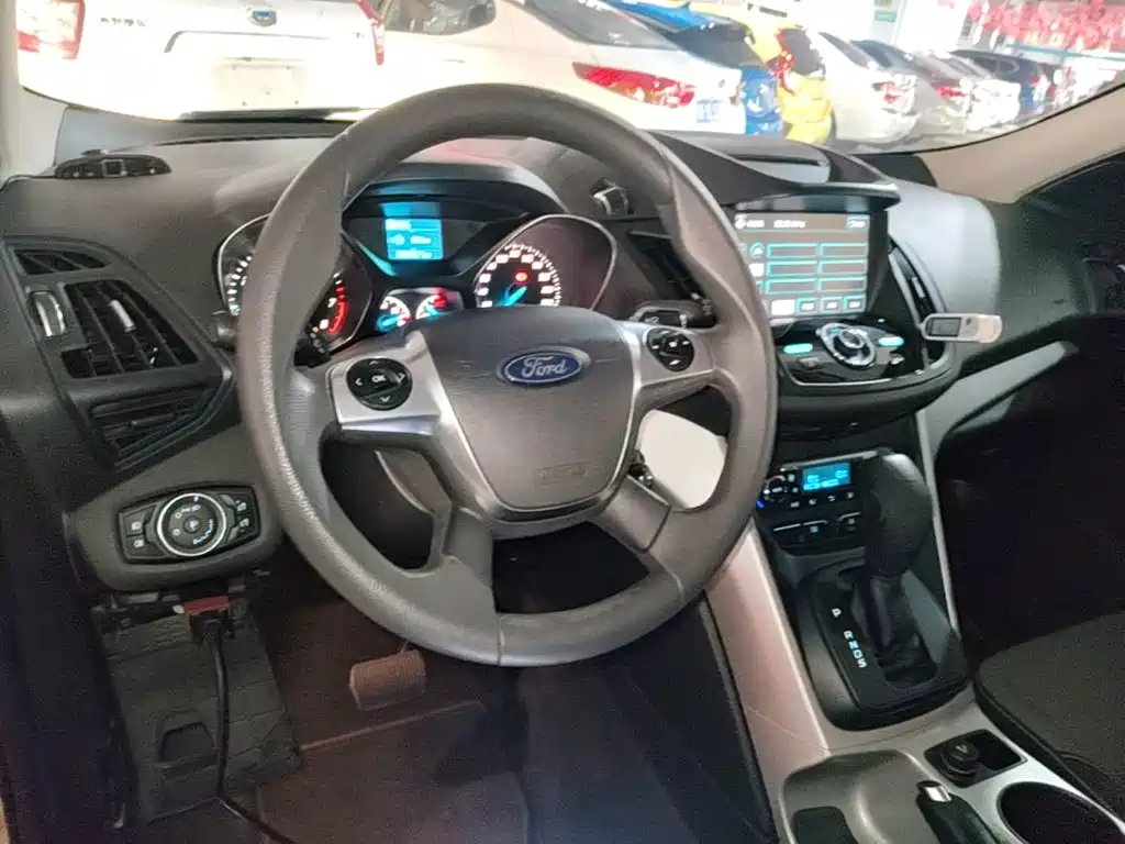 Ford Kuga 2015 — фото 11