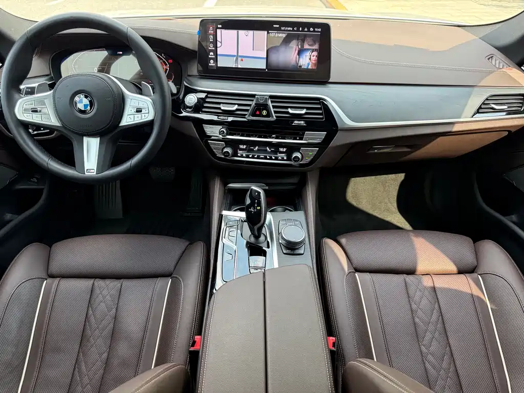 BMW 5 Series 2023 — фото 10