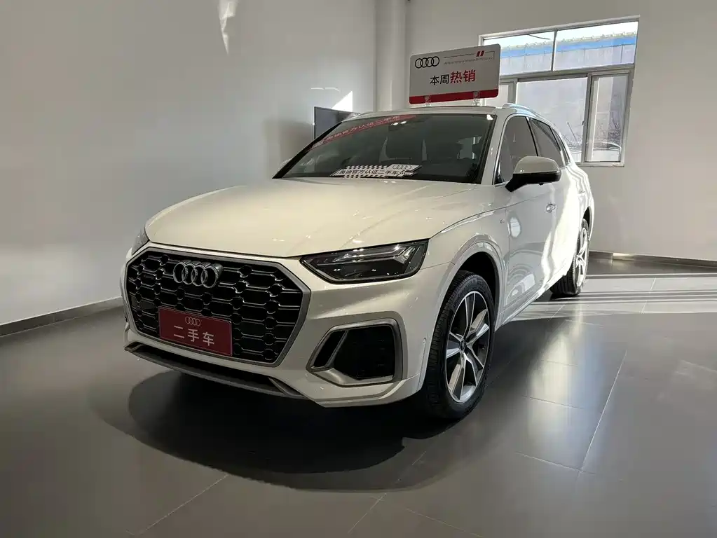 Audi Q5L 2022 — фото 1