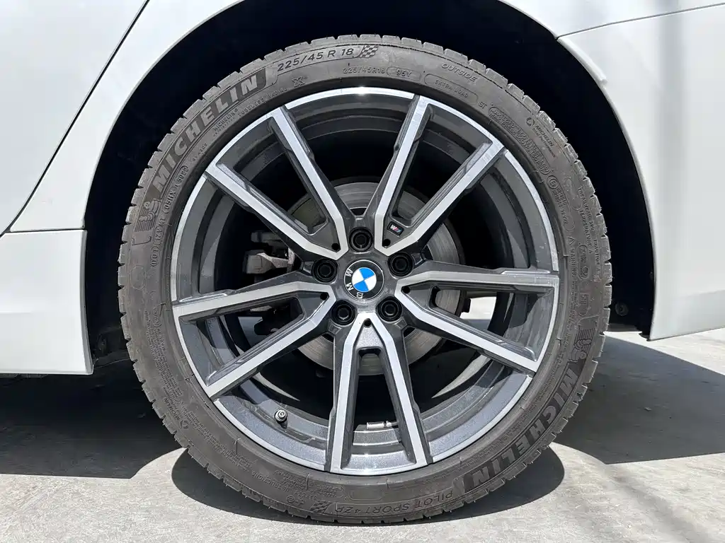BMW 3 Series 2023 — фото 12