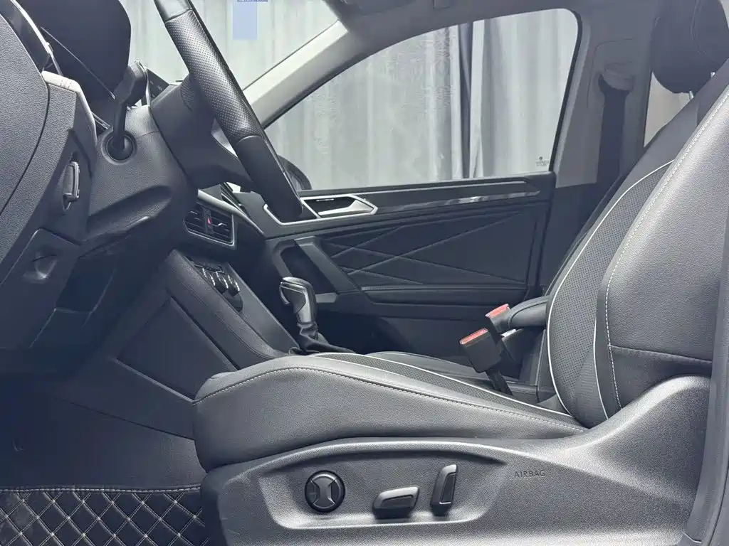 Volkswagen Tiguan L 2023