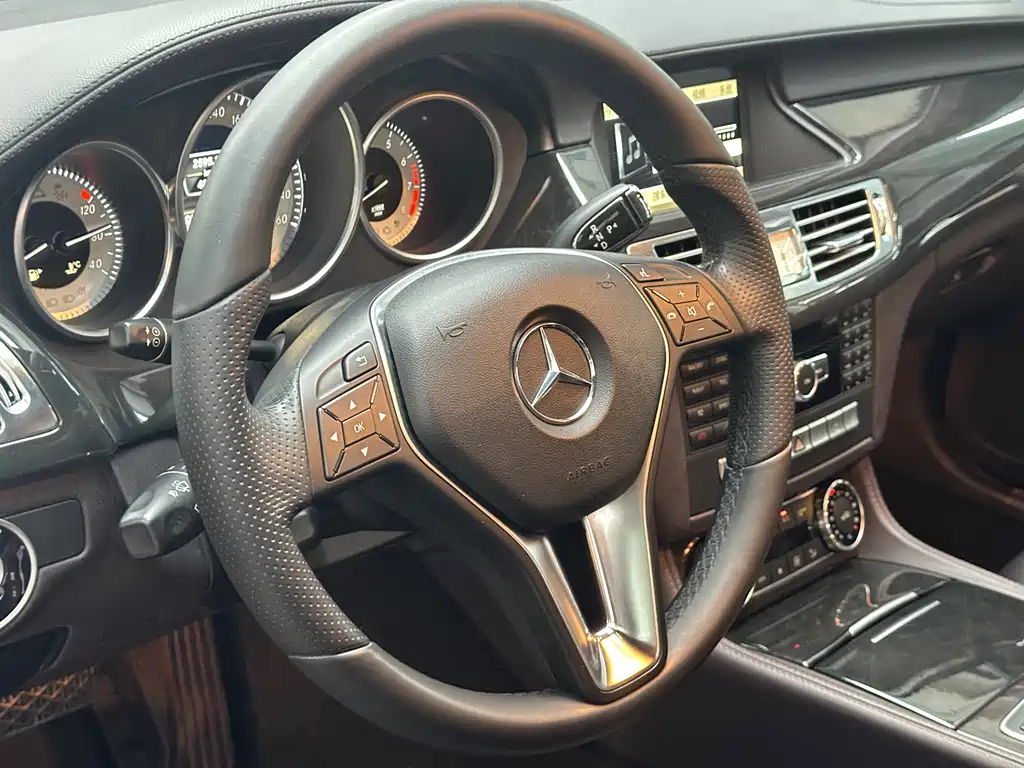 Mercedes-Benz CLS 2012 — фото 14