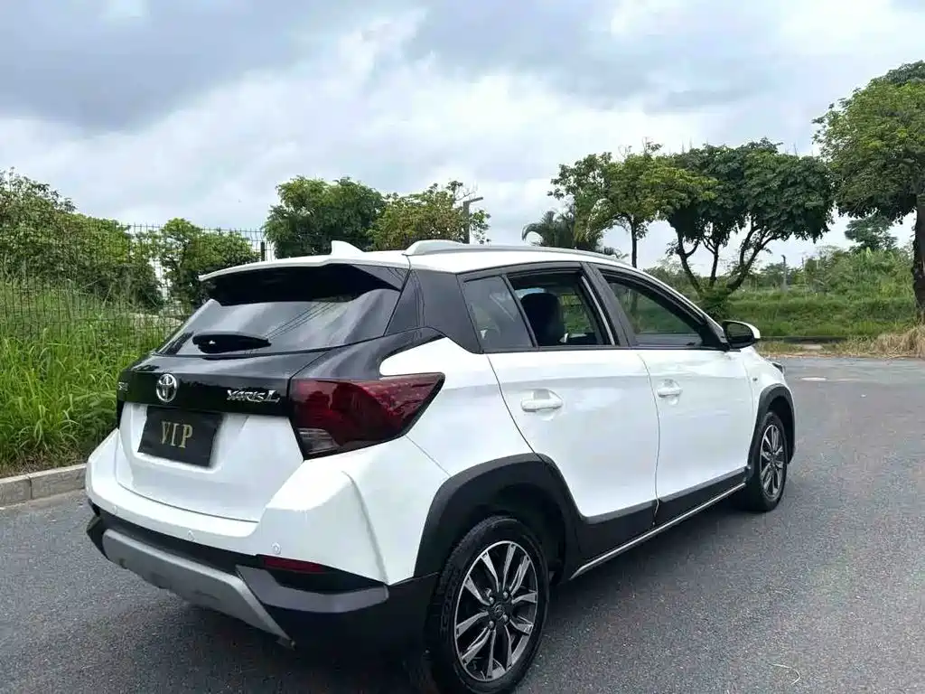 Toyota Yaris L 2023 — фото 9