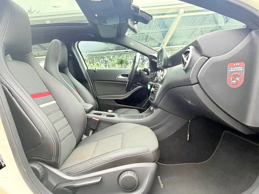 Mercedes-Benz A-Class 2016 — фото 14
