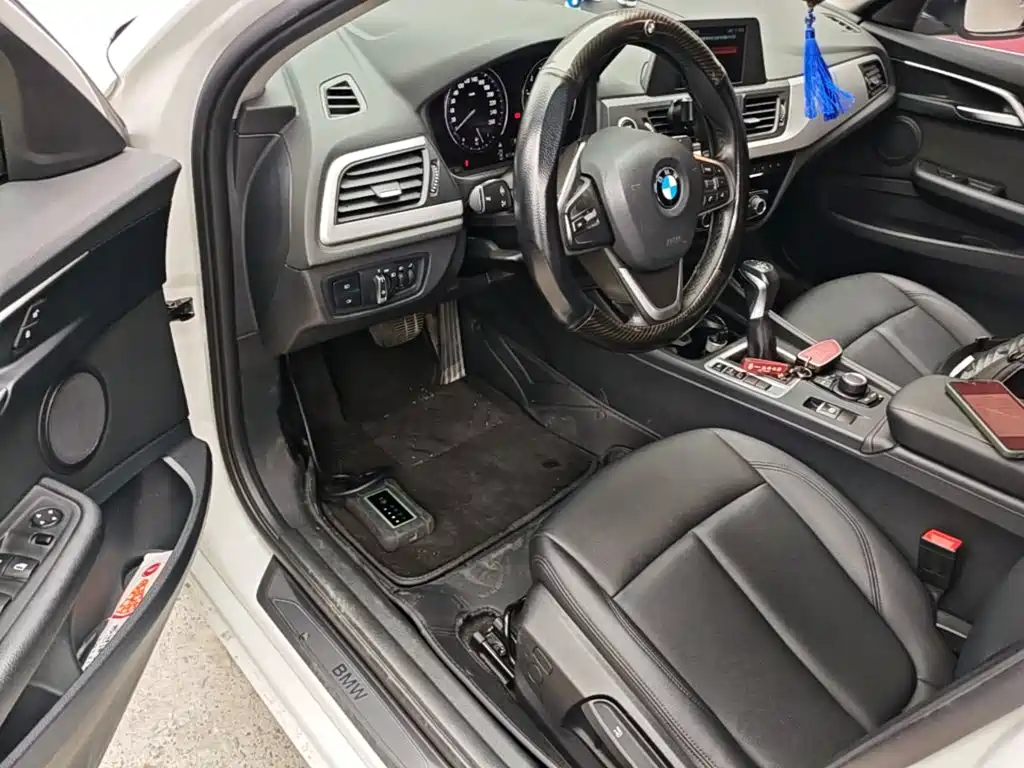 BMW 1 Series 2018 — фото 16