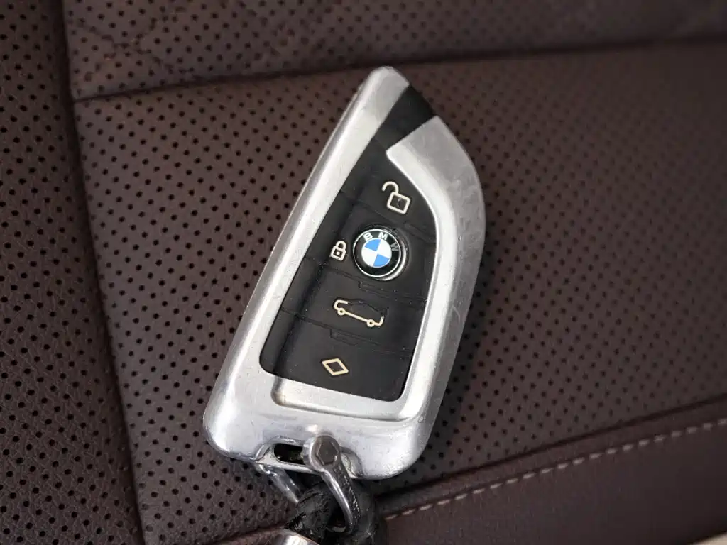 BMW 5 Series 2021 — фото 16