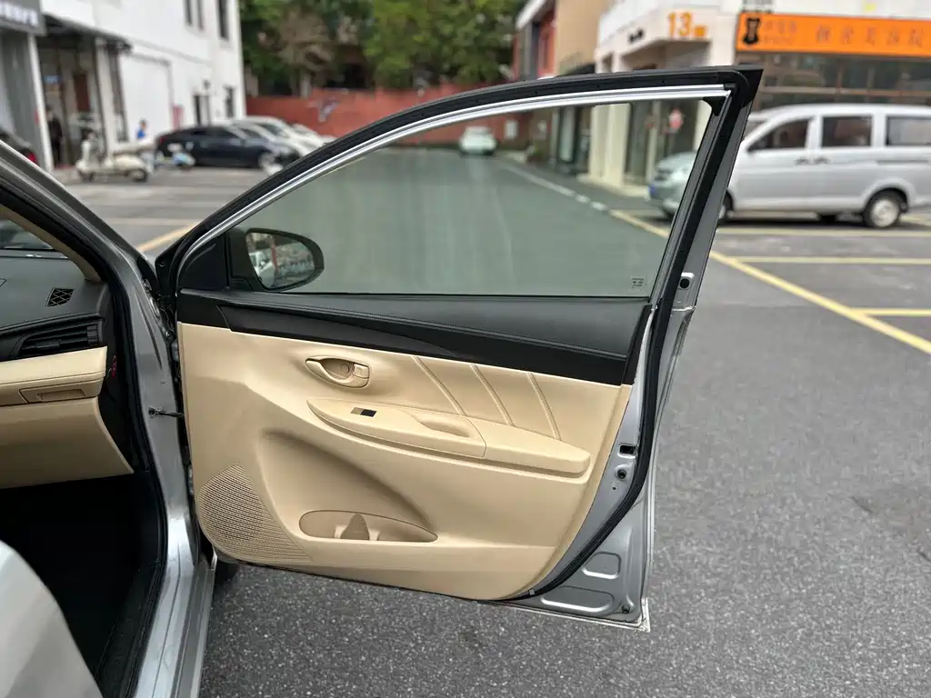 Toyota Vios 2015 — фото 28
