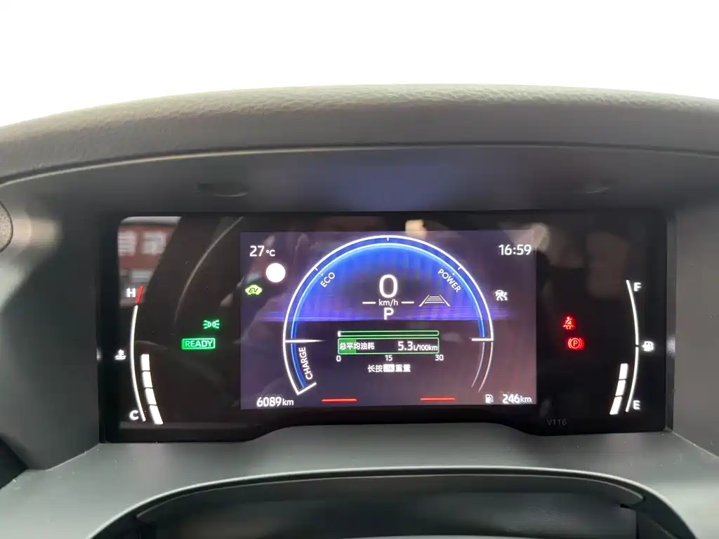 Toyota Camry 2025 — фото 13