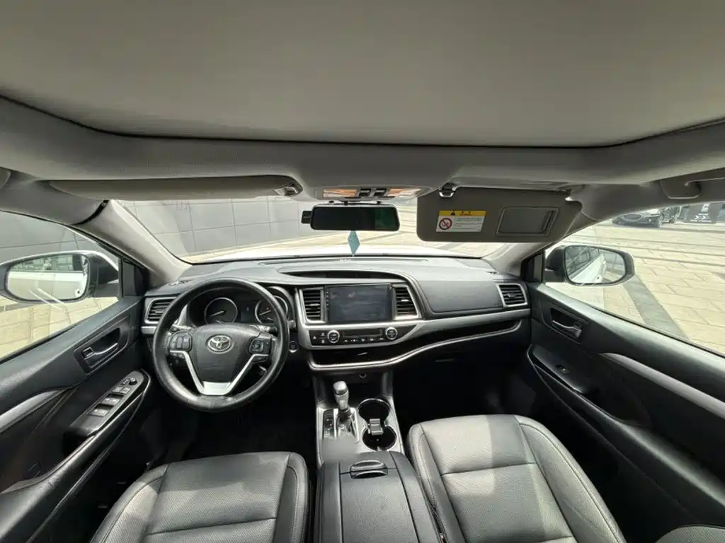 Toyota Highlander 2018 — фото 17