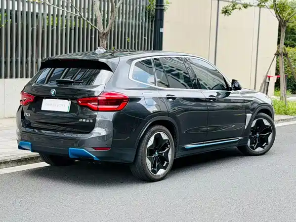 BMW iX3 2021