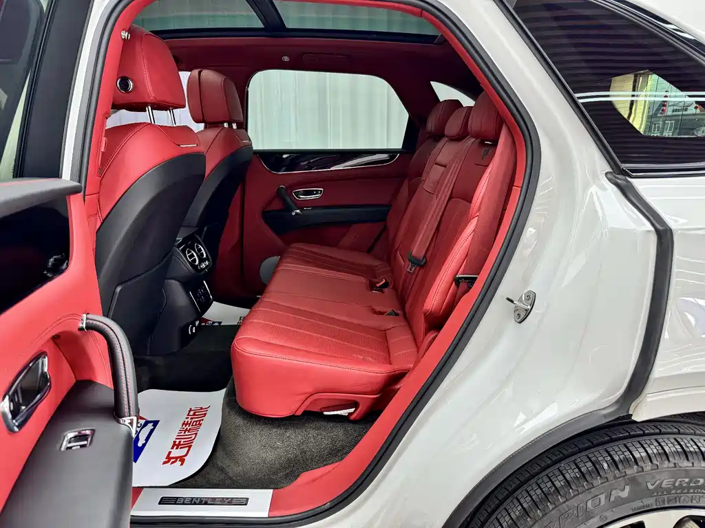 Bentley Bentayga 2019 — фото 10