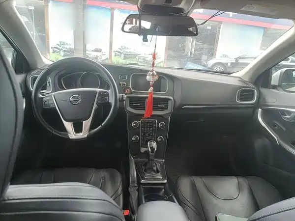 Volvo V40 2017
