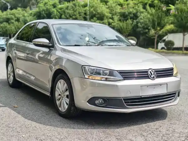 Volkswagen Sagitar 2015