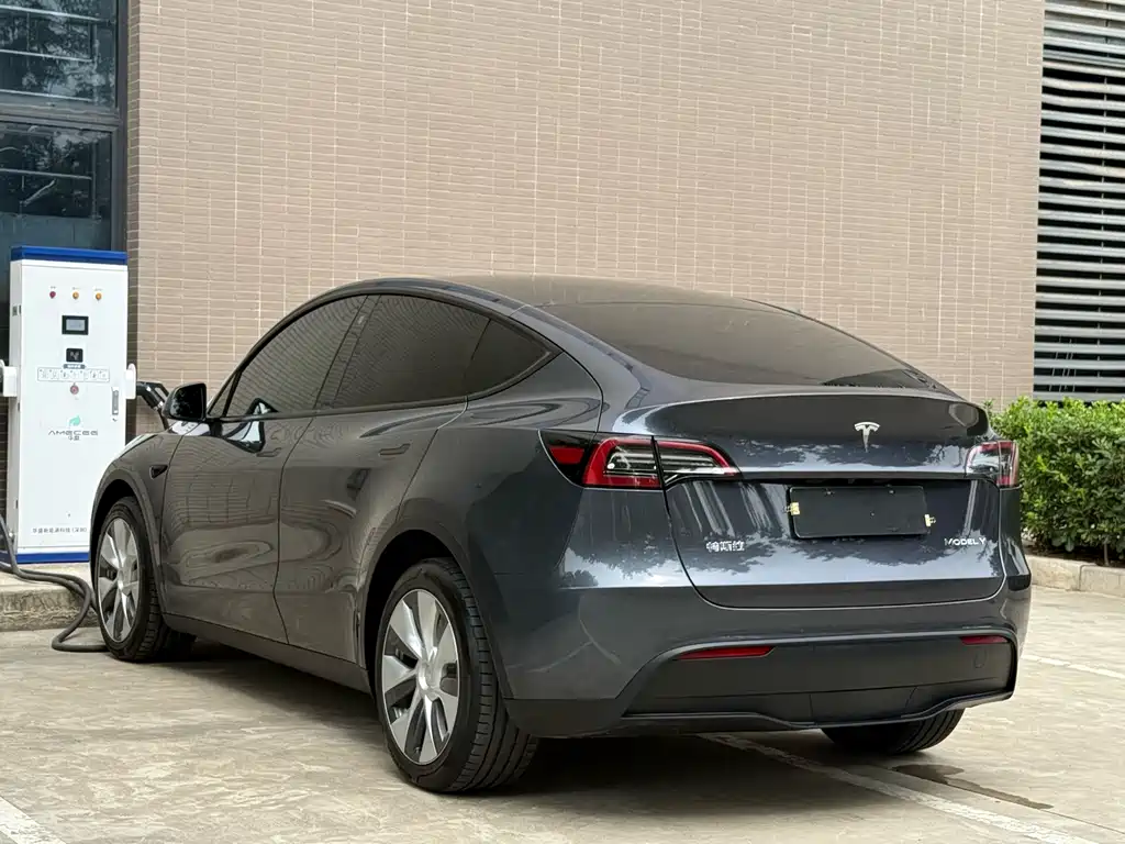 Tesla Model Y 2022 — фото 9