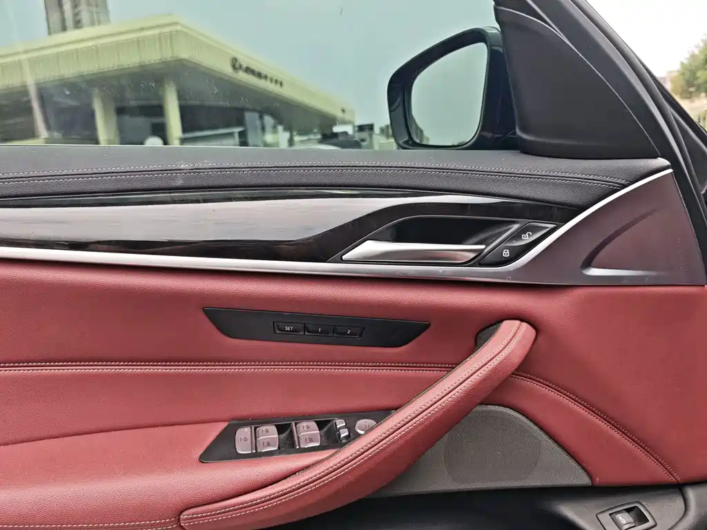 BMW 5 Series 2023 — фото 18