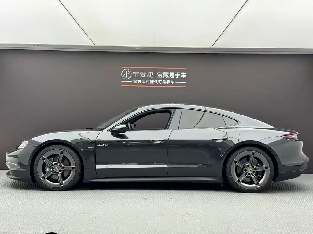 Porsche Taycan 2025