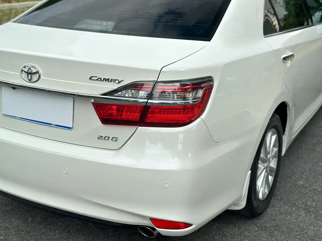 Toyota Camry 2015 — фото 8