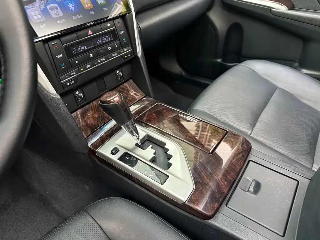 Toyota Camry 2015 — фото 15